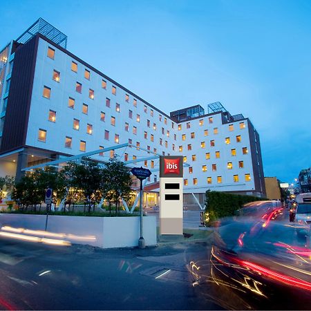 Ibis Bangkok Sathorn Hotel Exterior photo