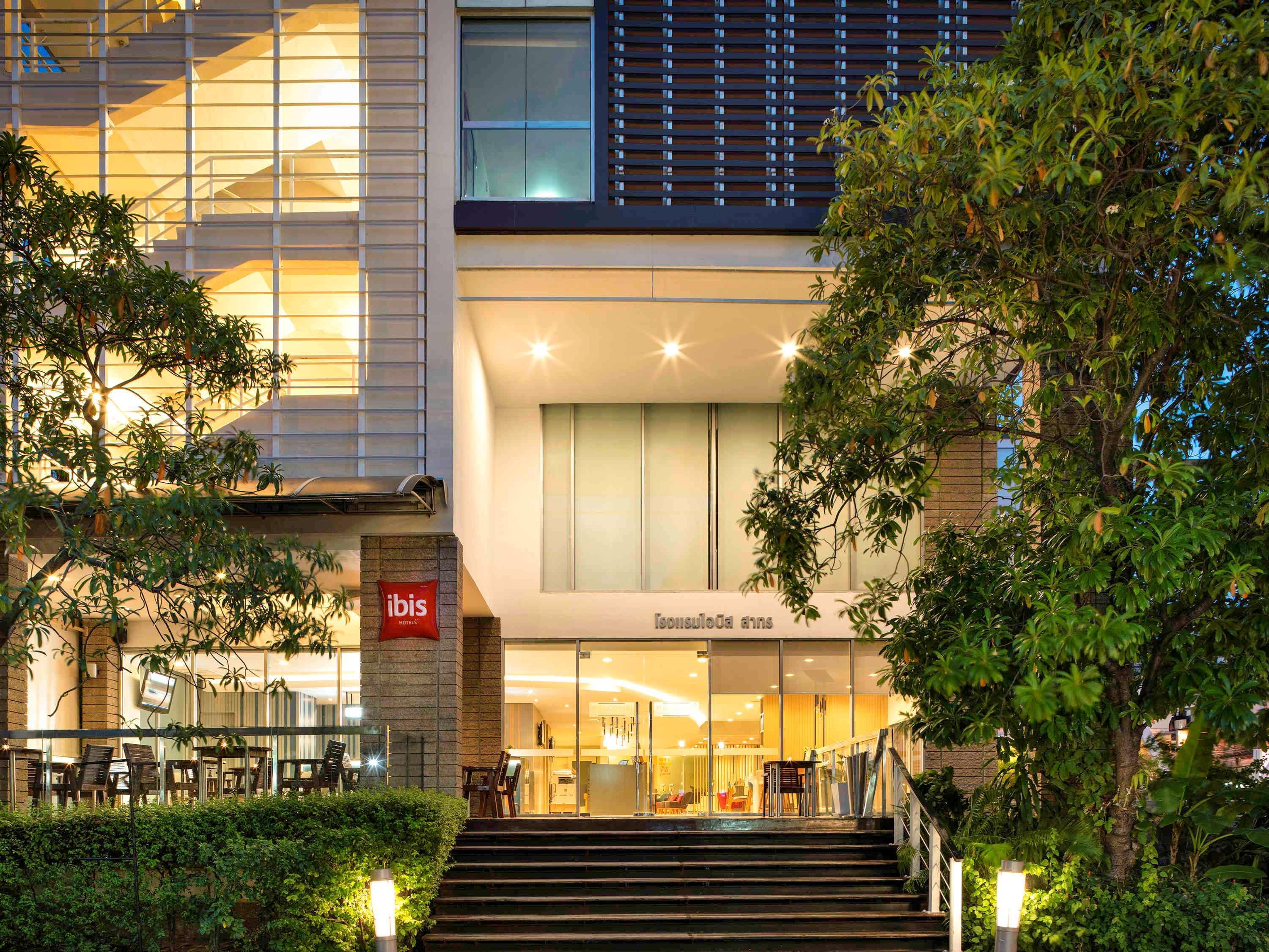 Ibis Bangkok Sathorn Hotel Exterior photo