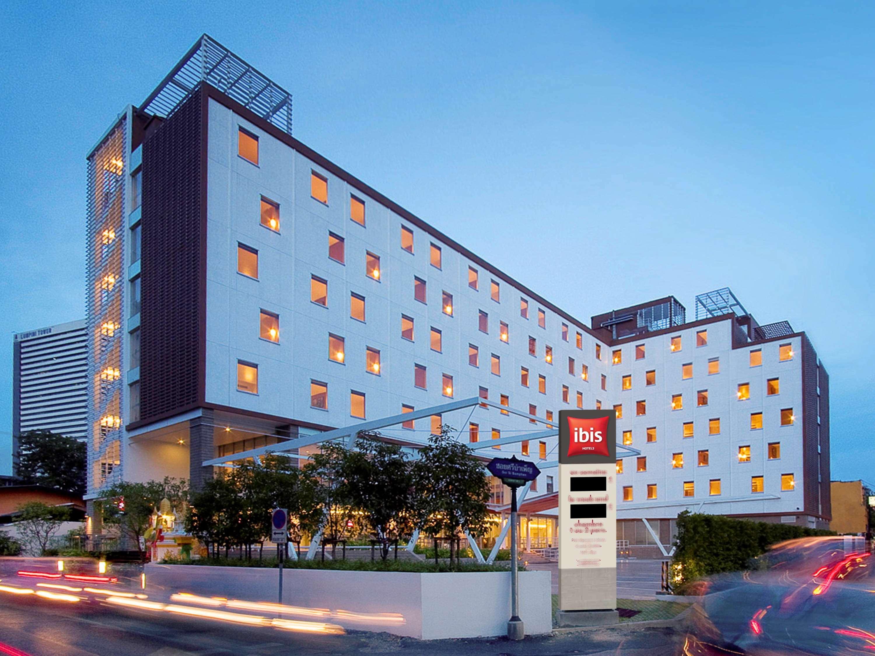 Ibis Bangkok Sathorn Hotel Exterior photo