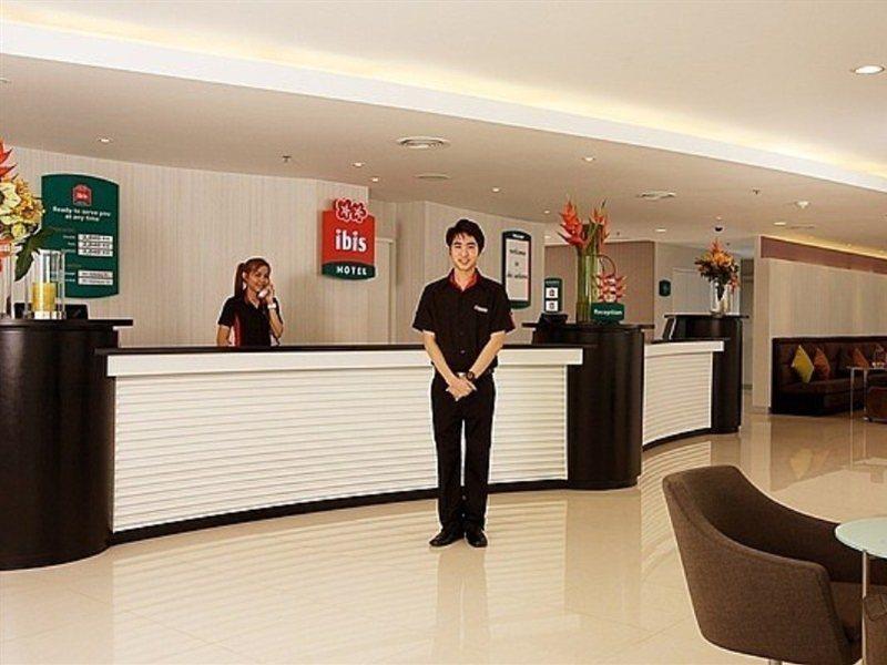 Ibis Bangkok Sathorn Hotel Exterior photo